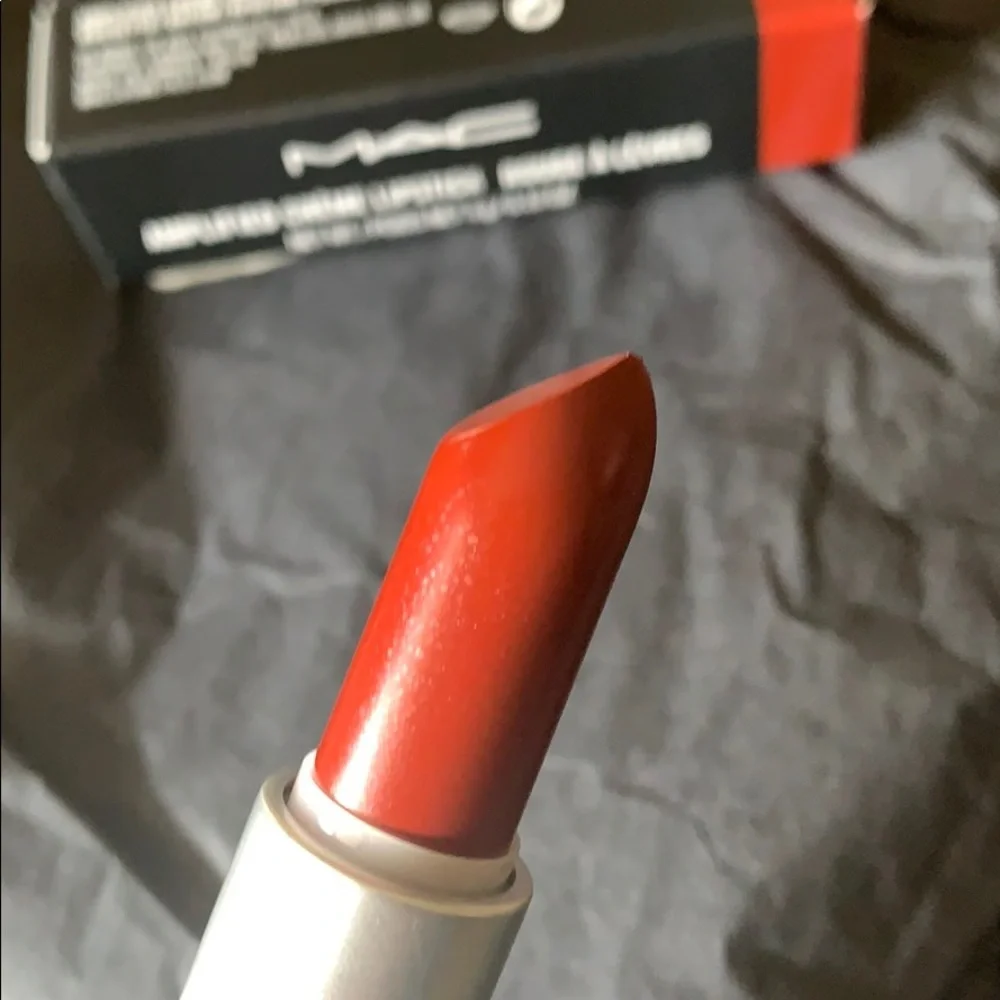 🆕 MAC Cosmetics Amplified Creme Lipstick in Dubonnet